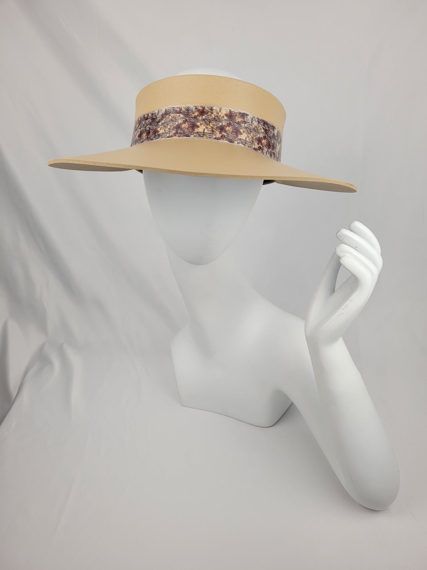 Beige "LadyEVA" Visor Hat with Soft Purple Floral Band