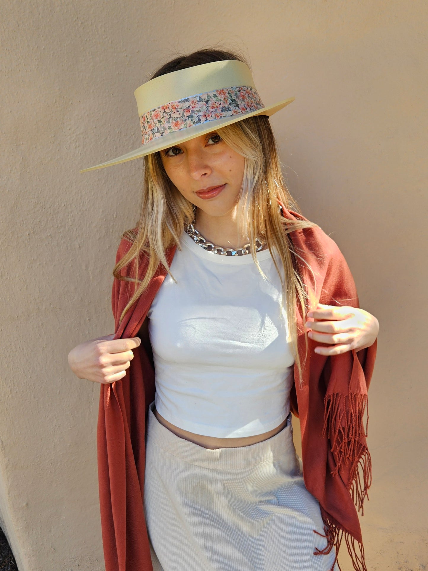 Beige "LadyEVA" Visor Hat with Pink Floral Band