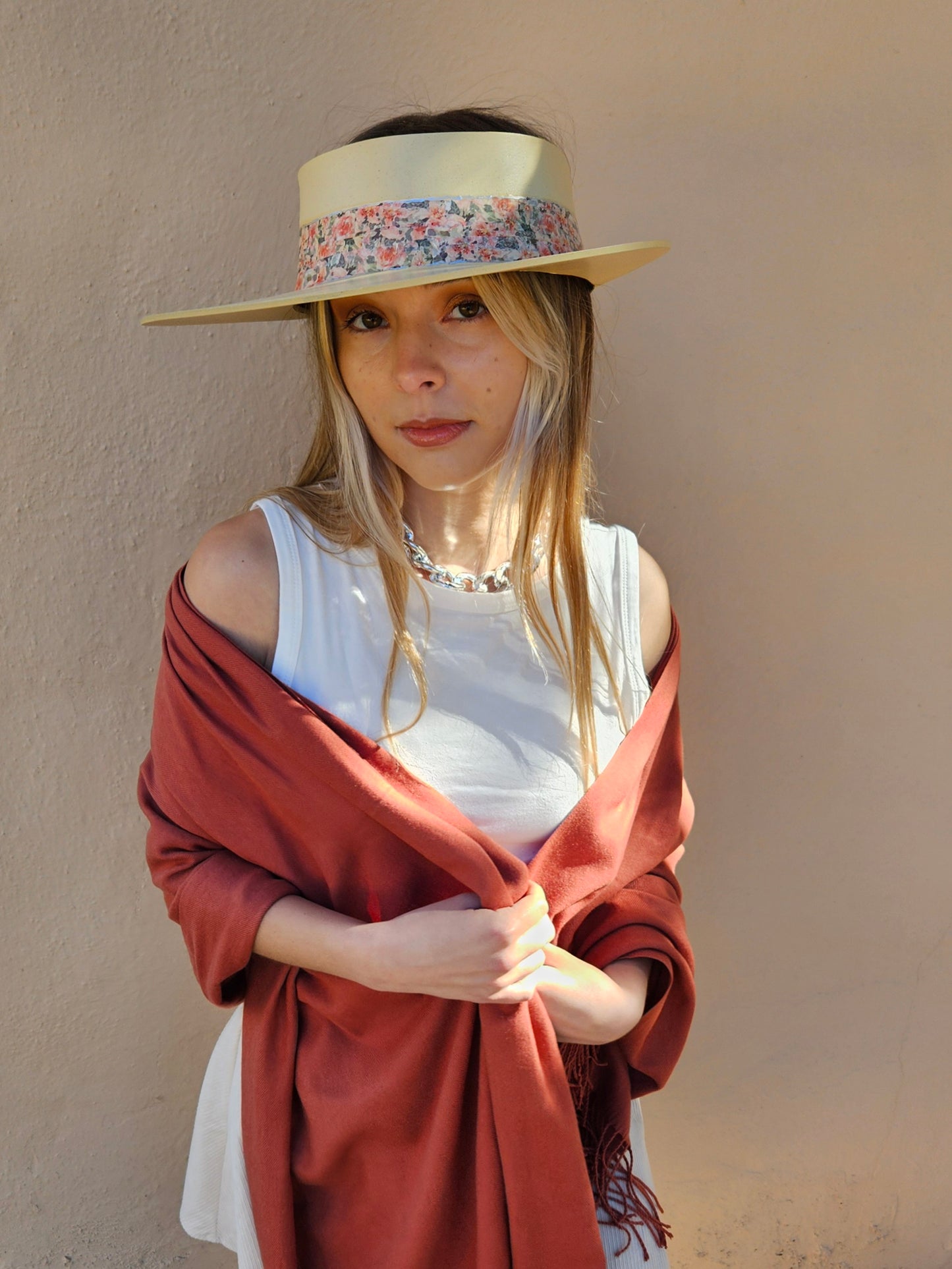 Beige "LadyEVA" Visor Hat with Pink Floral Band