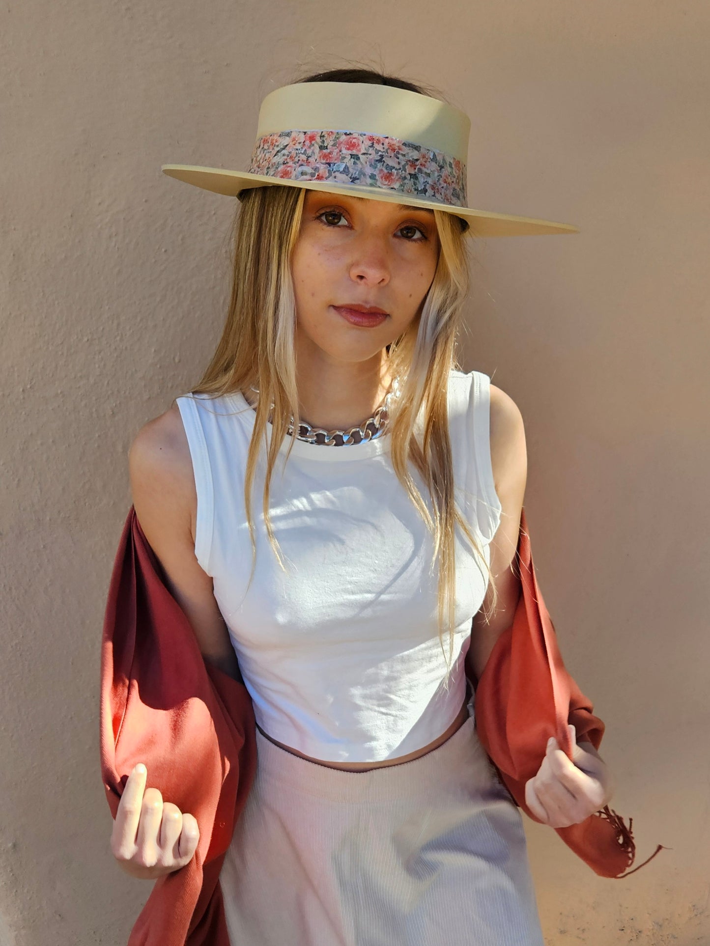 Beige "LadyEVA" Visor Hat with Pink Floral Band