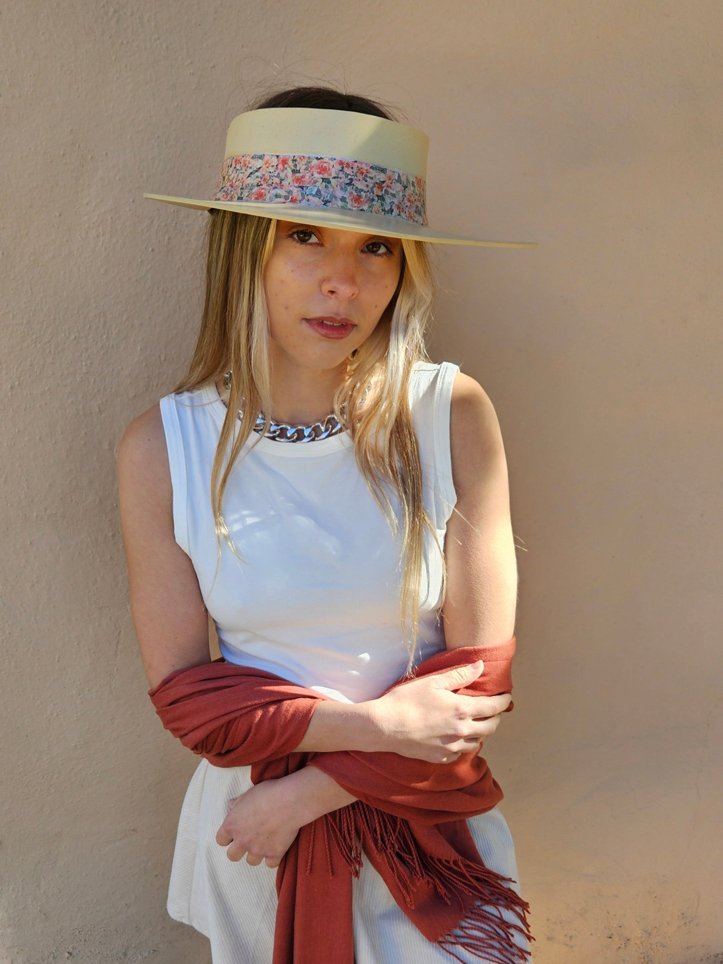 Beige "LadyEVA" Visor Hat with Pink Floral Band