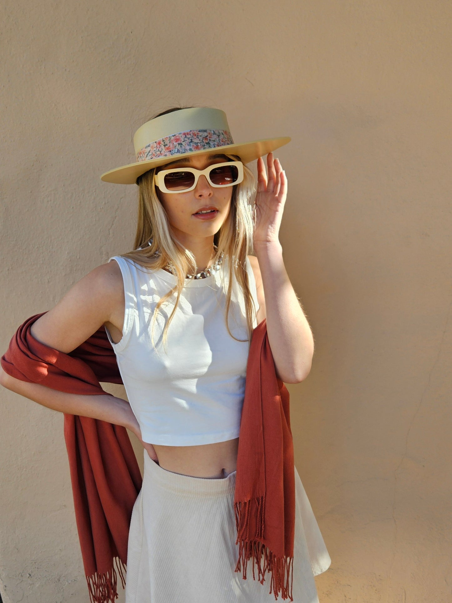 Beige "LadyEVA" Visor Hat with Pink Floral Band