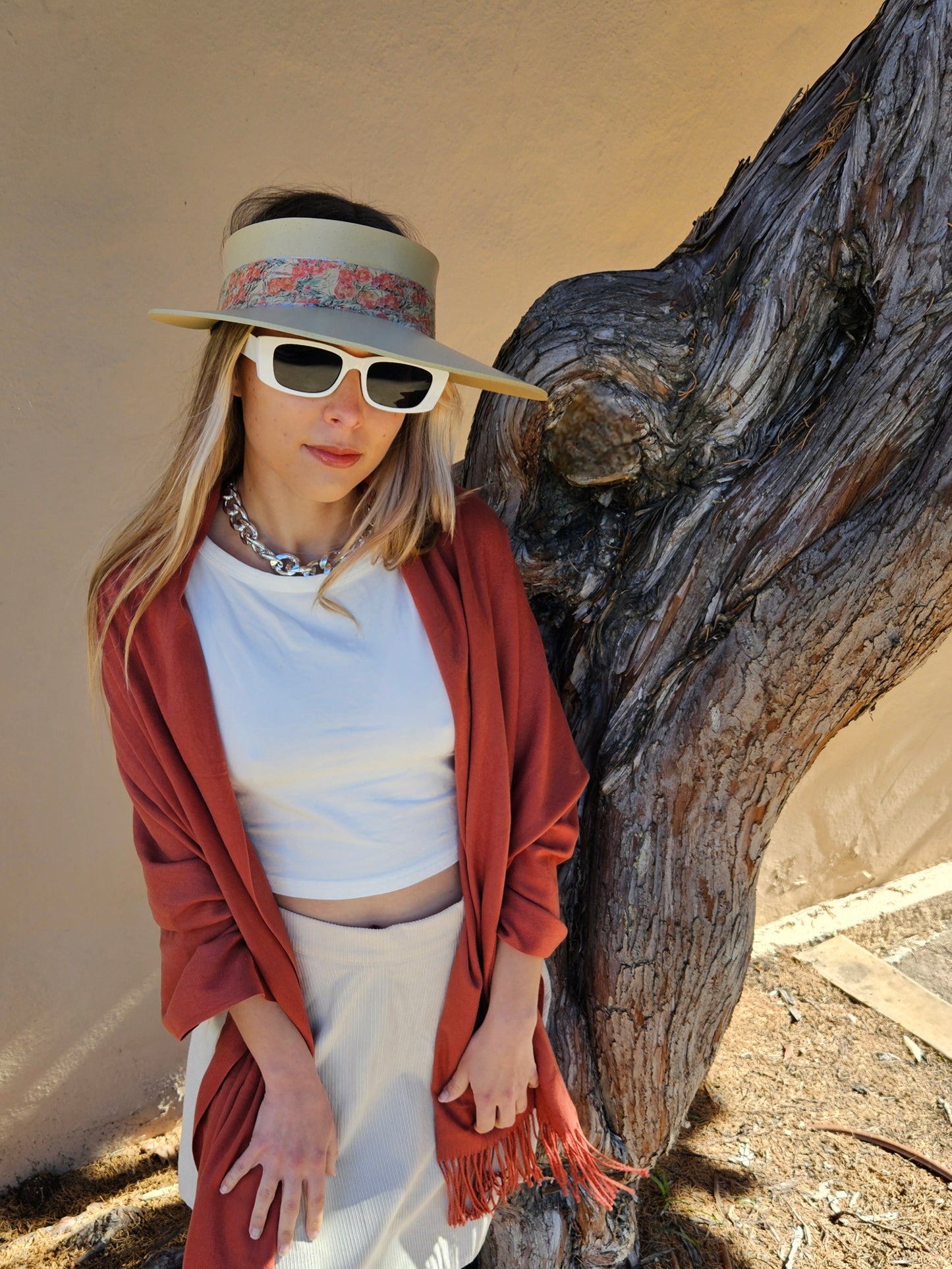 Beige "LadyEVA" Visor Hat with Orange Pink Floral Band