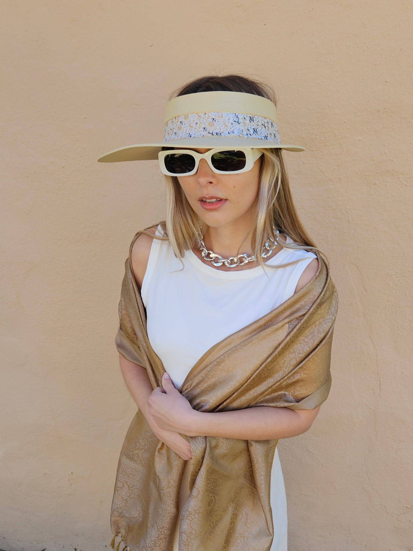 Beige "LadyEVA" Visor Hat with Golden White Floral Band