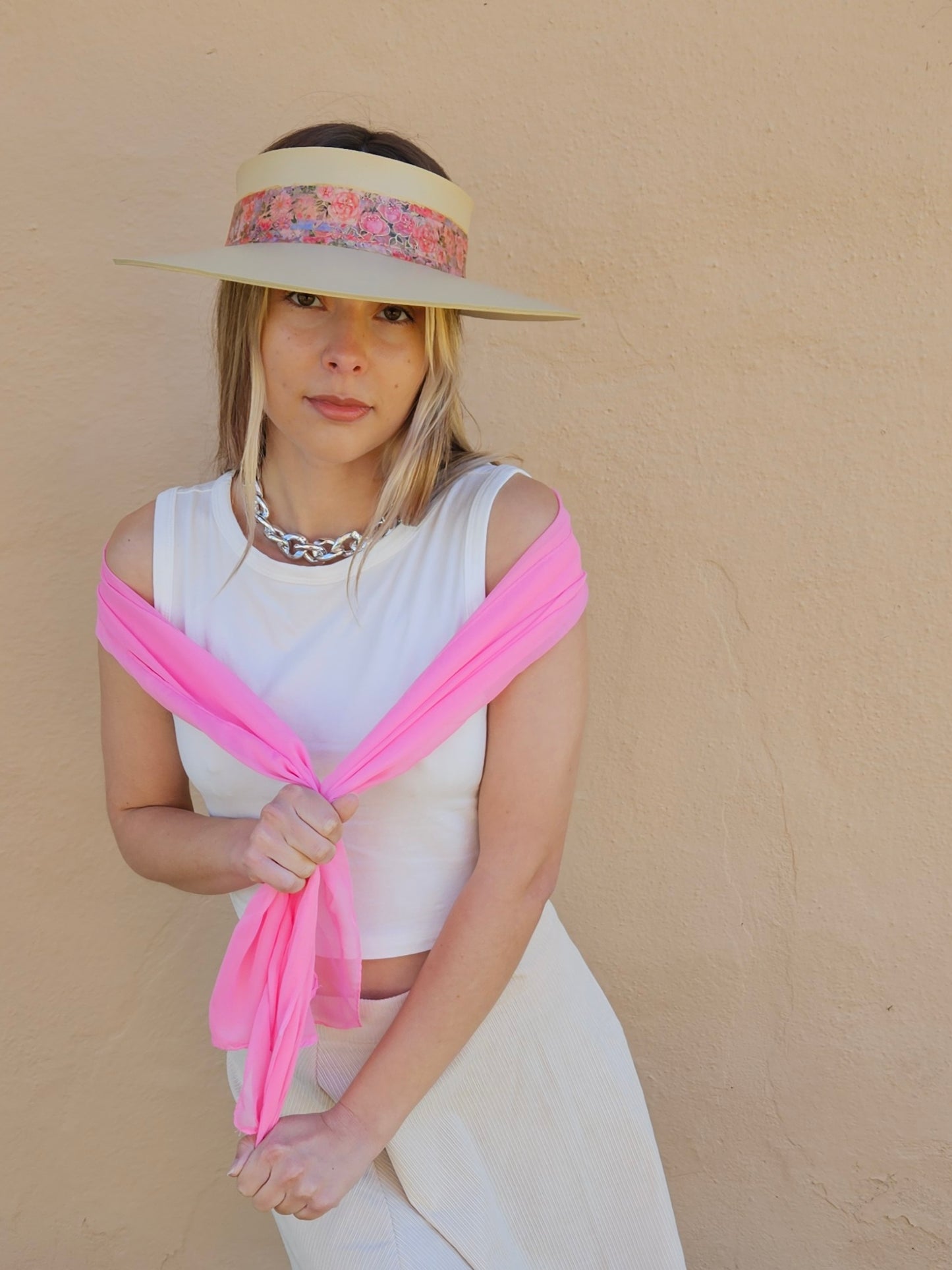 Beige "LadyEVA" Visor Hat with Pink and Red Floral Band