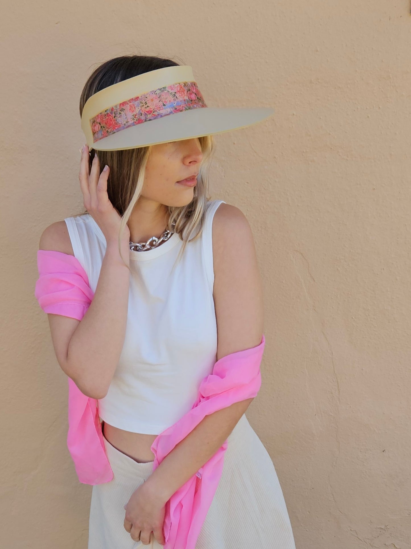 Beige "LadyEVA" Visor Hat with Pink and Red Floral Band