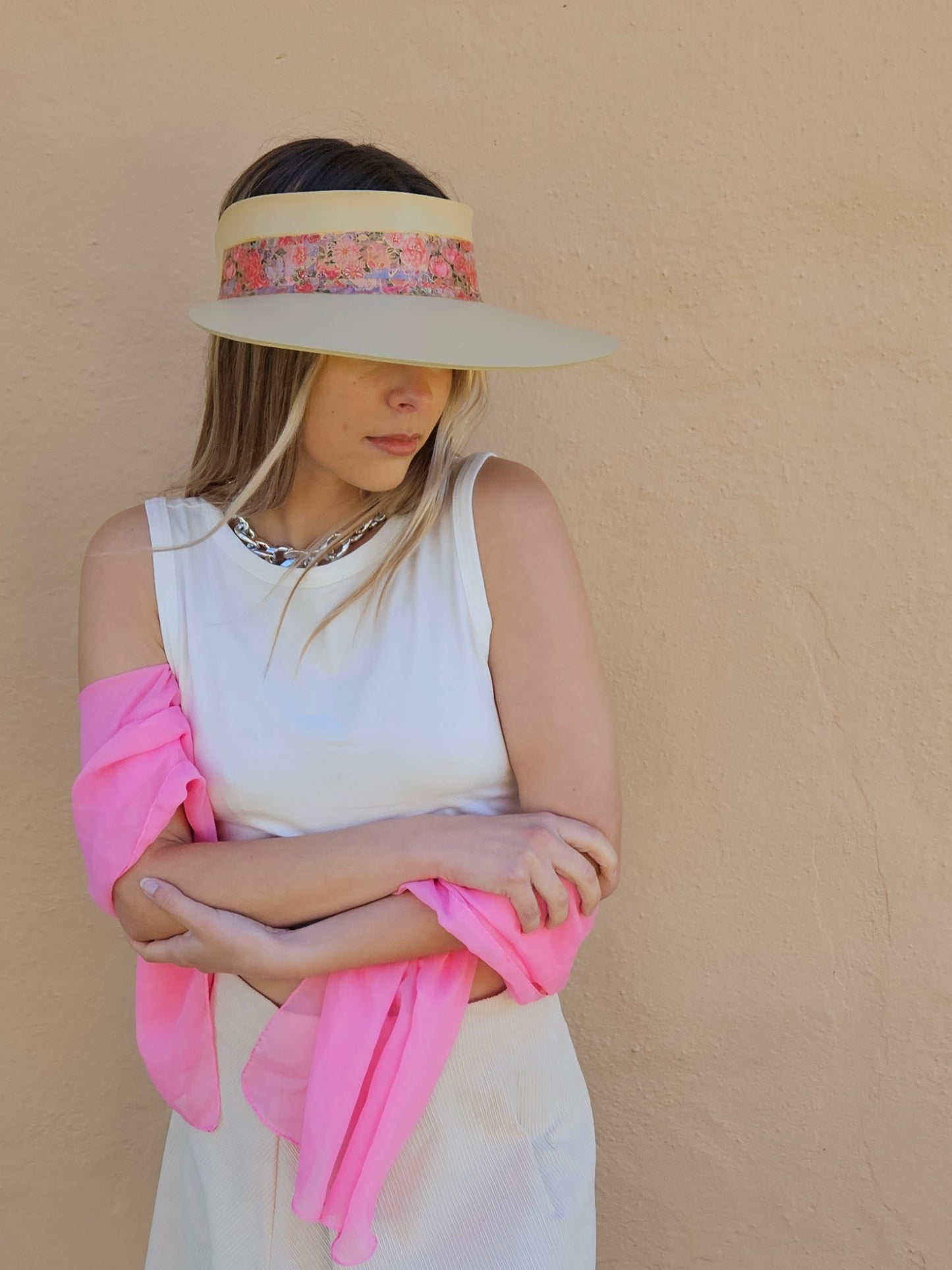 Beige "LadyEVA" Visor Hat with Pink and Red Floral Band