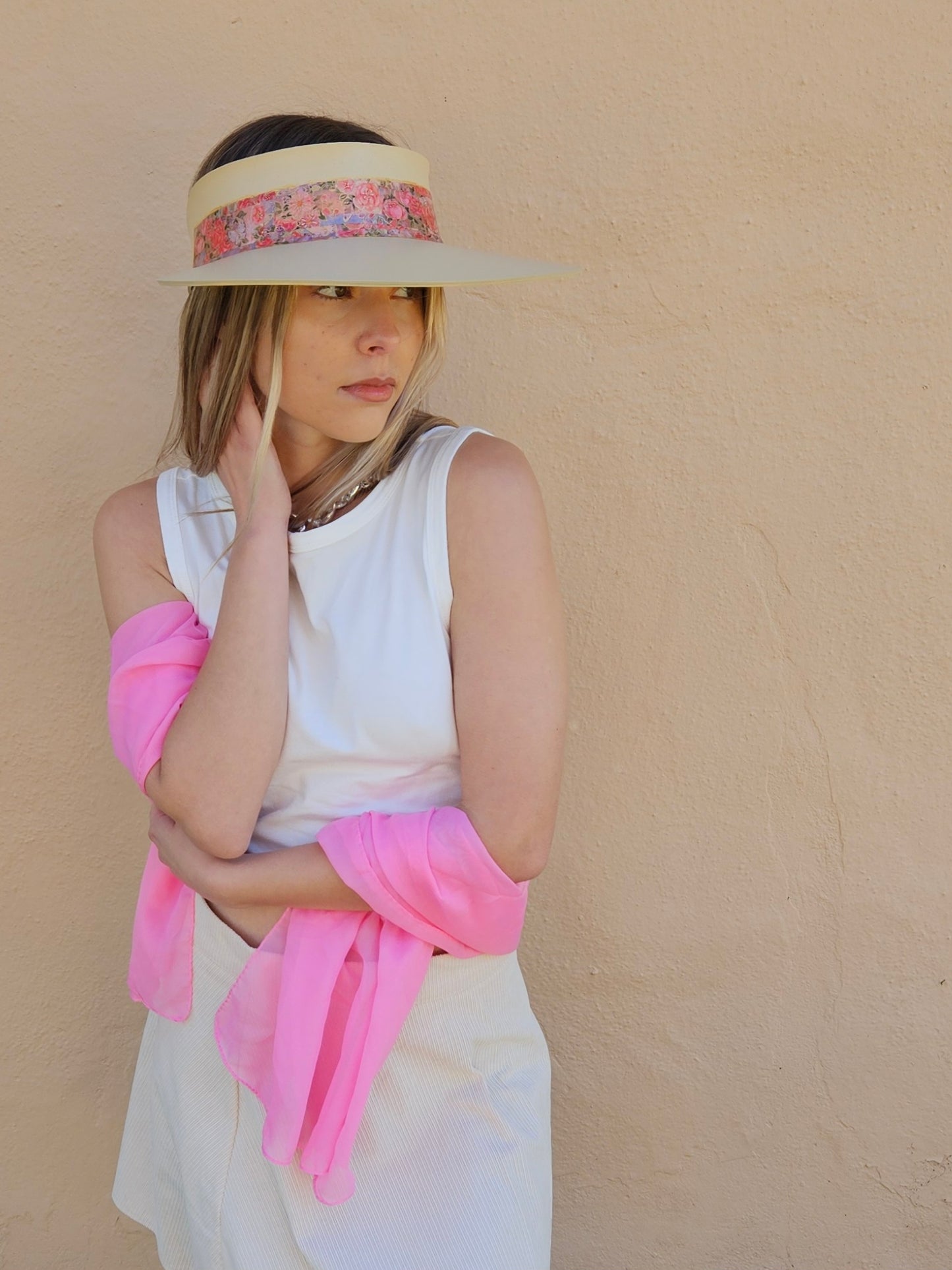 Beige "LadyEVA" Visor Hat with Pink and Red Floral Band