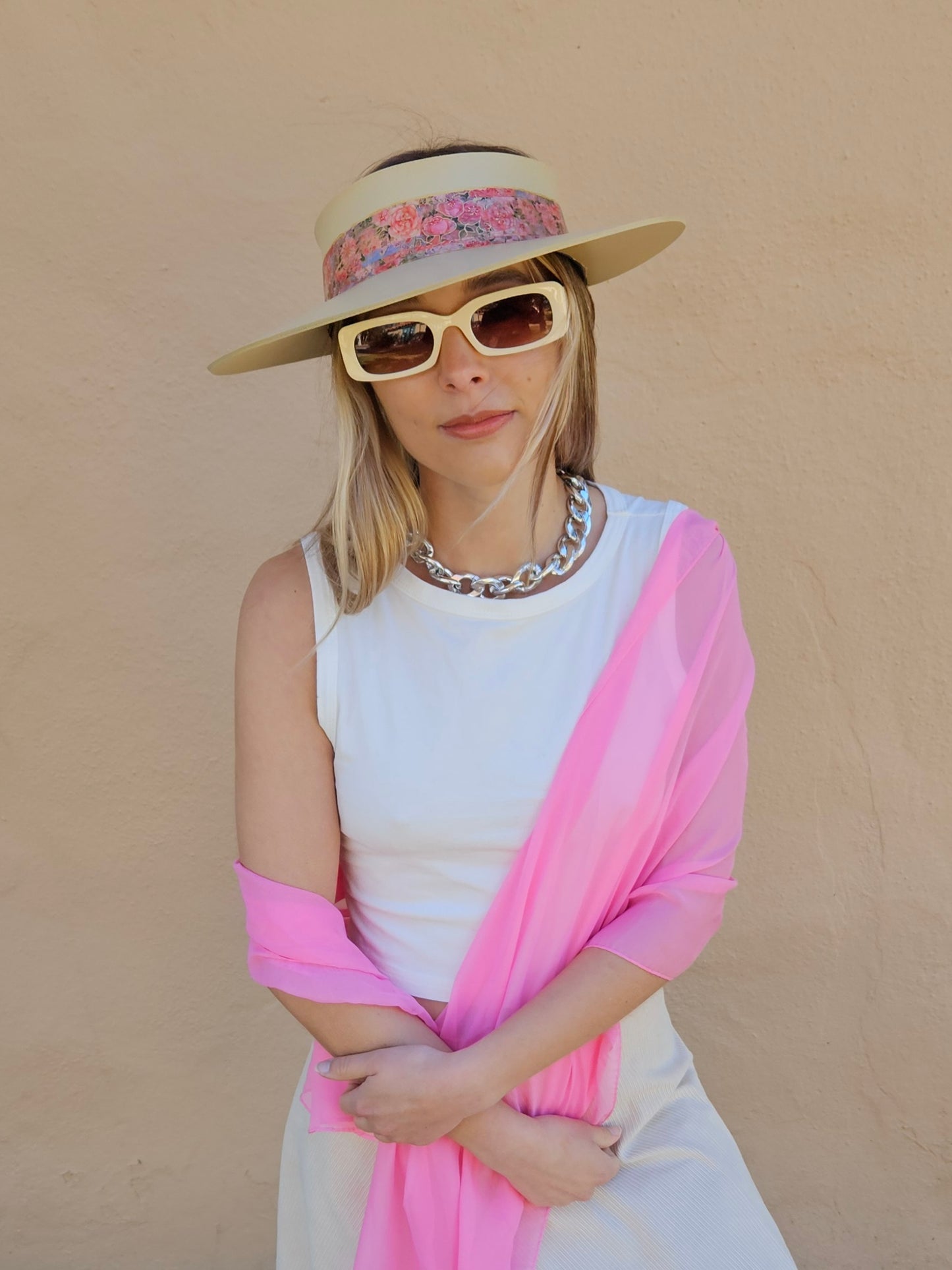 Beige "LadyEVA" Visor Hat with Pink and Red Floral Band