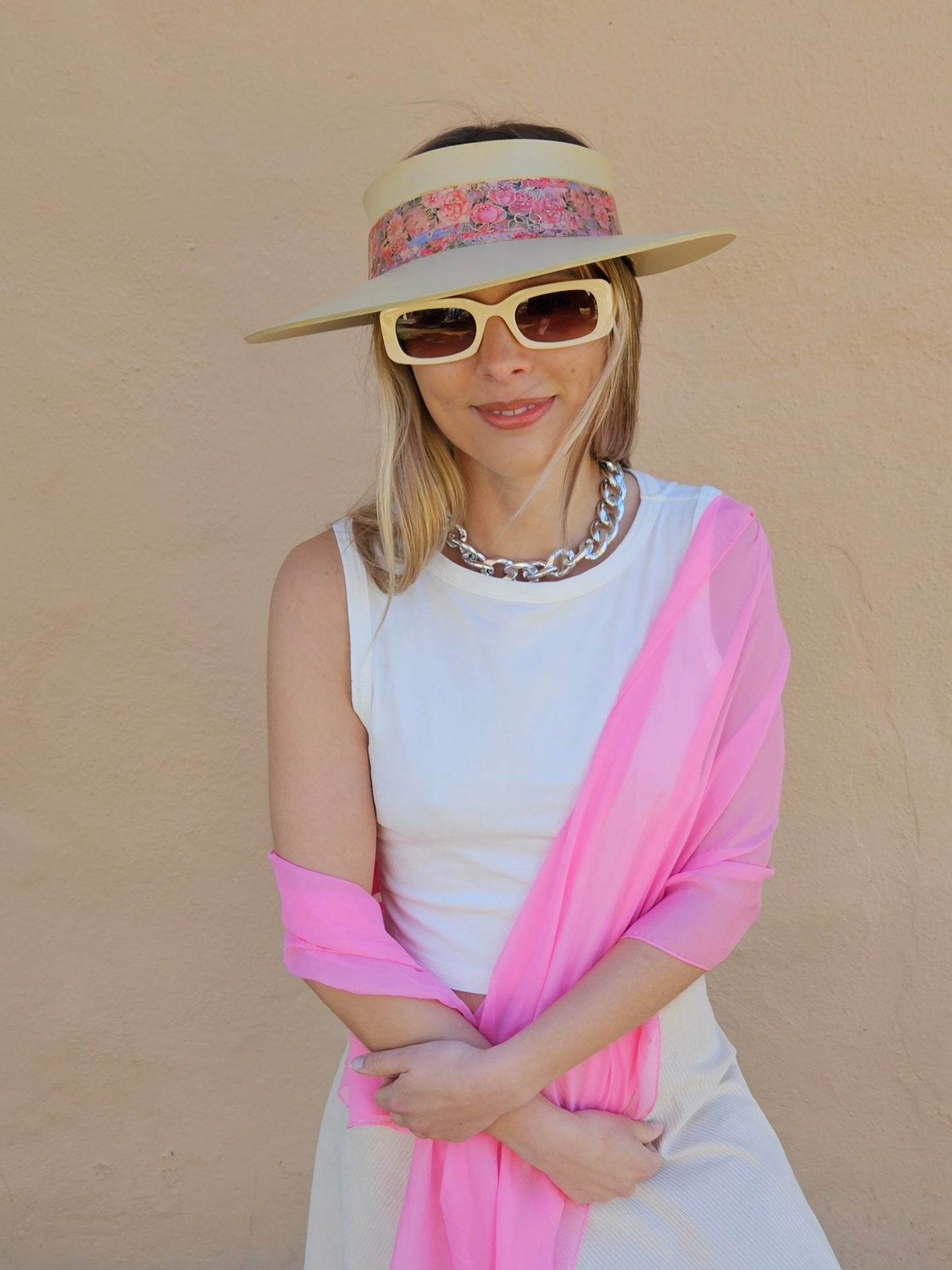 Beige "LadyEVA" Visor Hat with Pink and Red Floral Band