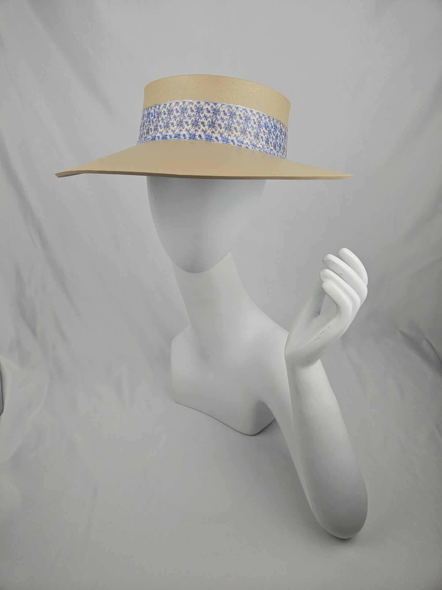 Beige "LadyEVA" Visor Hat with China Blue Floral Band