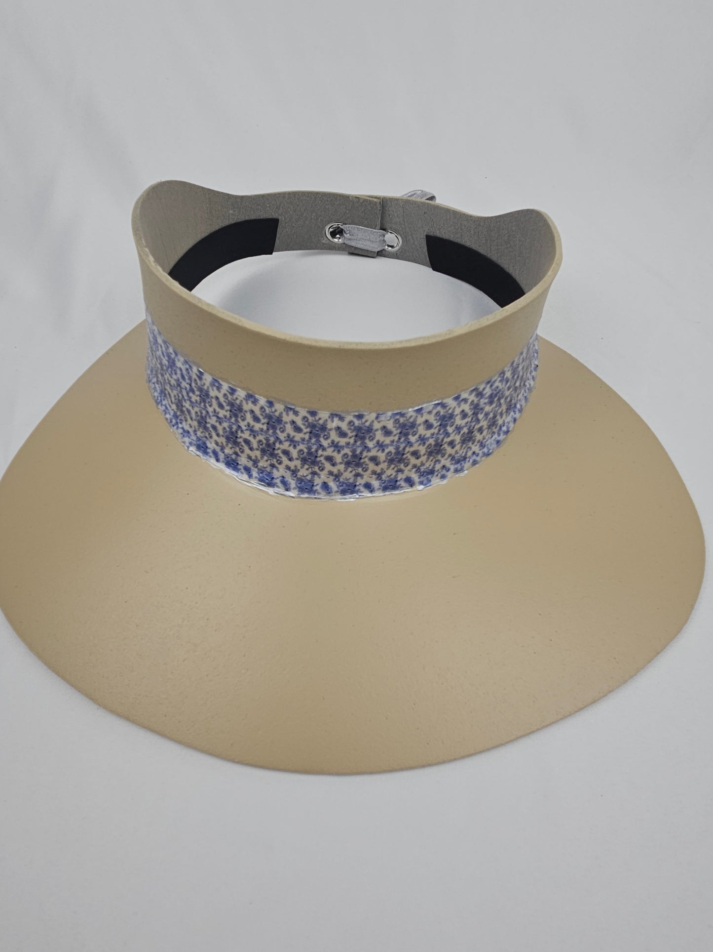 Beige "LadyEVA" Visor Hat with China Blue Floral Band