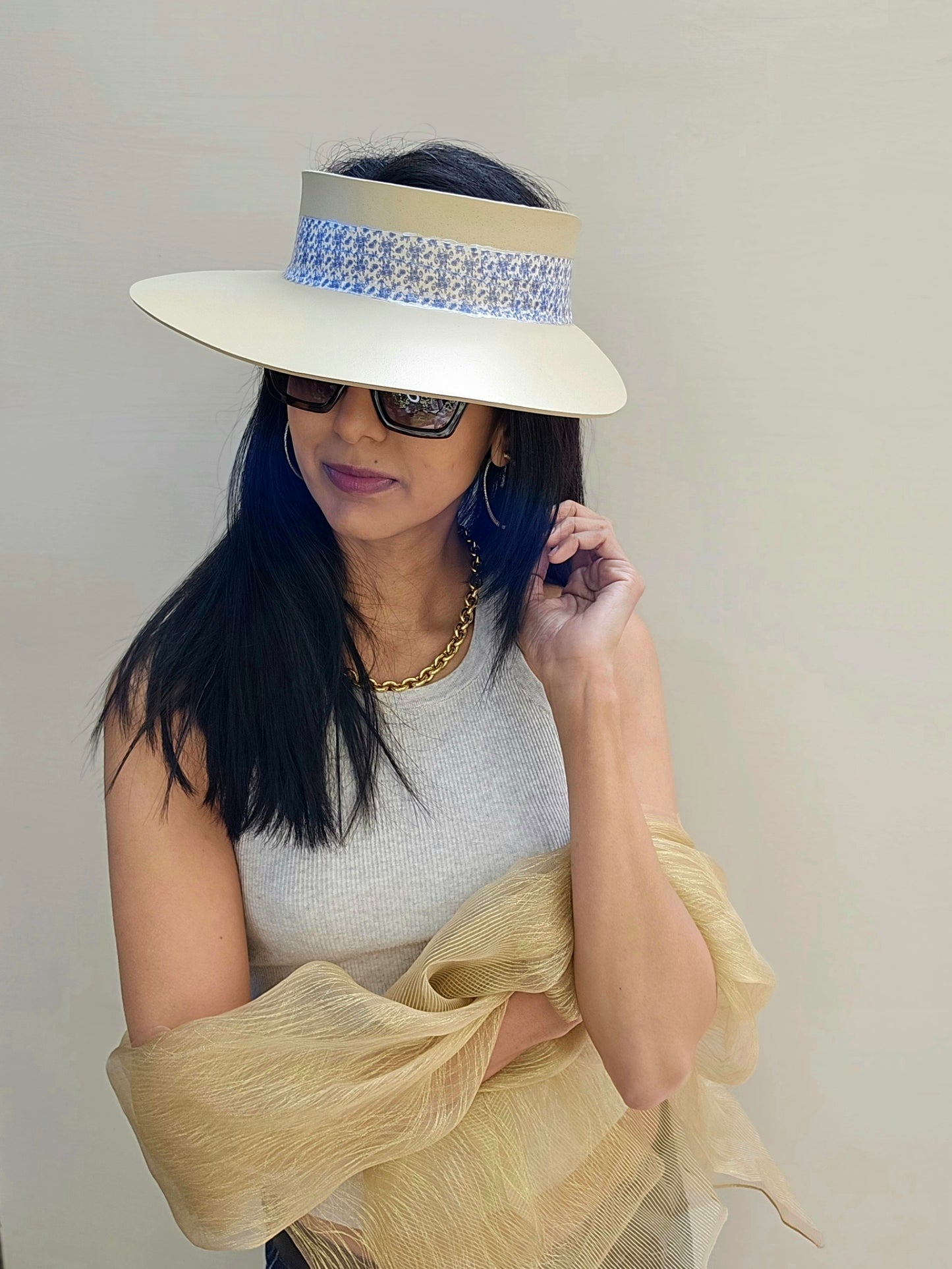 Beige "LadyEVA" Visor Hat with China Blue Floral Band