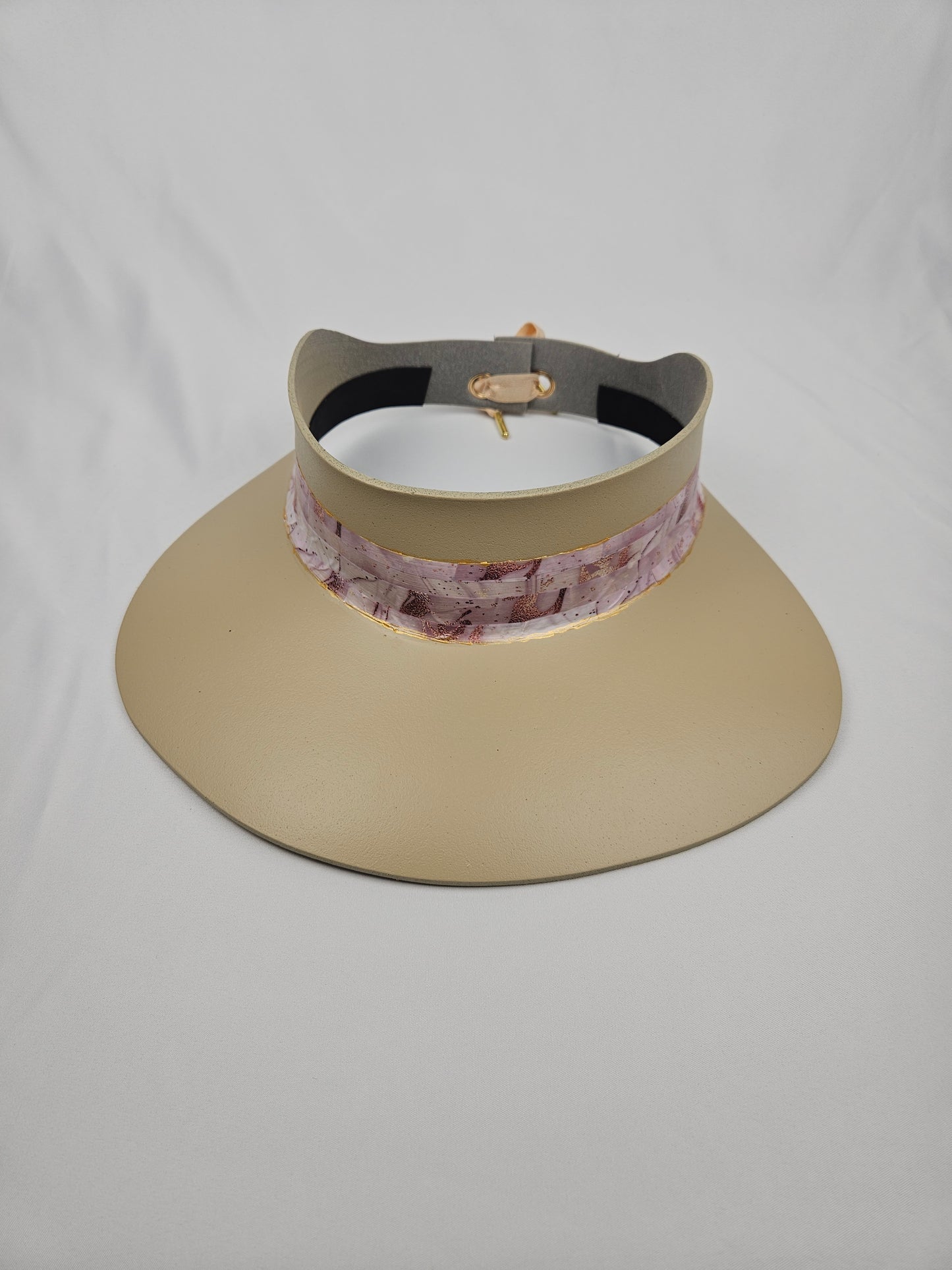 Beige "LadyEVA" Visor Hat with Lavender Marbled Band